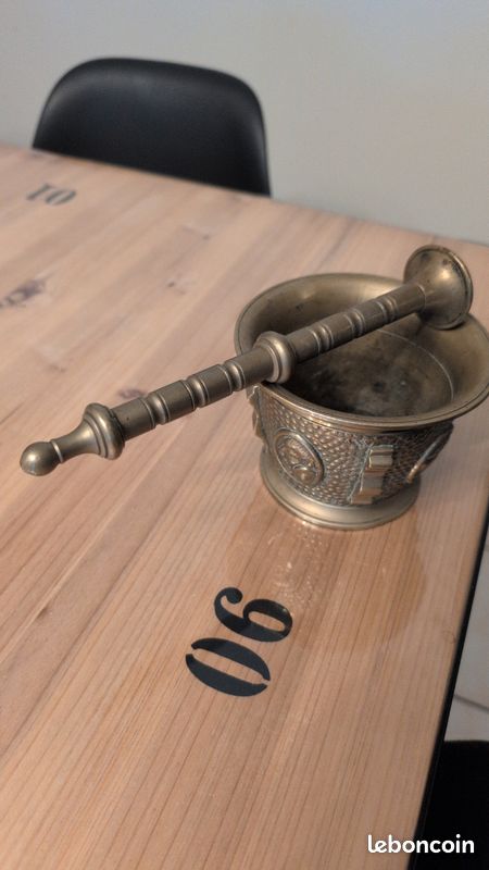 Mortier et pilon en bronze (image 6)