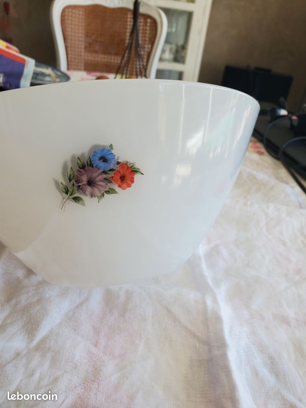 saladier ancien motif fleur arcopal