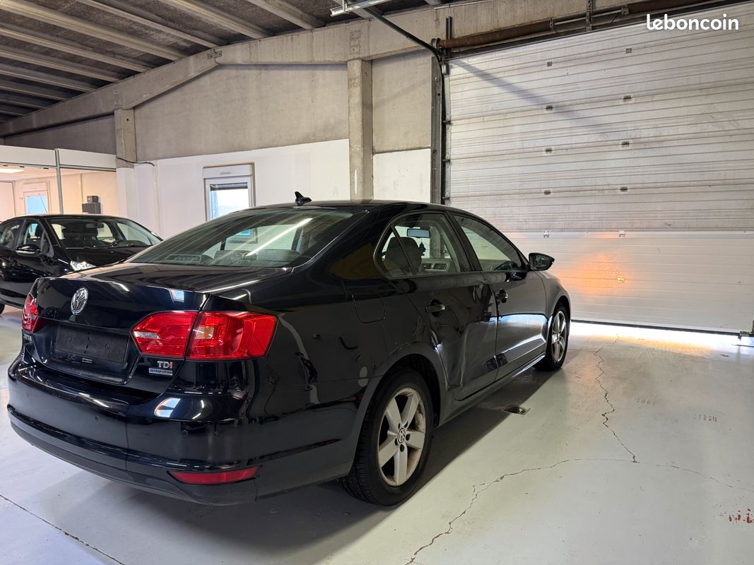 Volkswagen Jetta 1.6 TDI 105 CH CONFORTLINE - 149 000 Kms Certifié - TOIT PANO - GPS - CLIM AUTO - 1 ERMAIN (image 4)