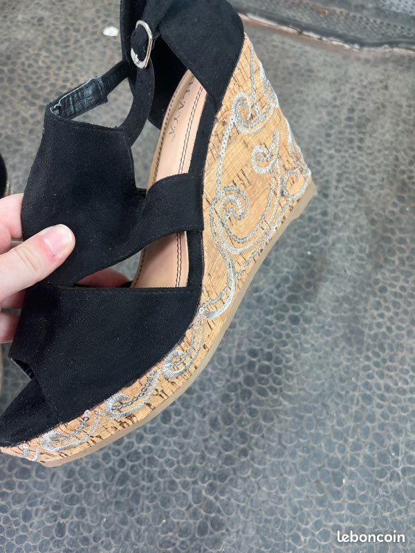 Chaussure à talons compensées (image 5)
