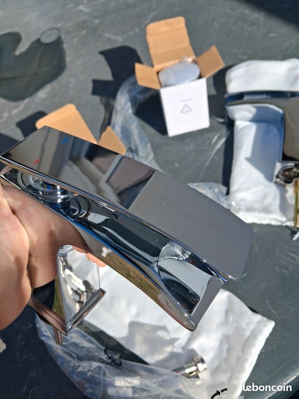 Lot 2 mitigeurs (image 2)