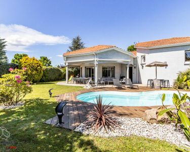 Maison 877 000 € - 211 m²