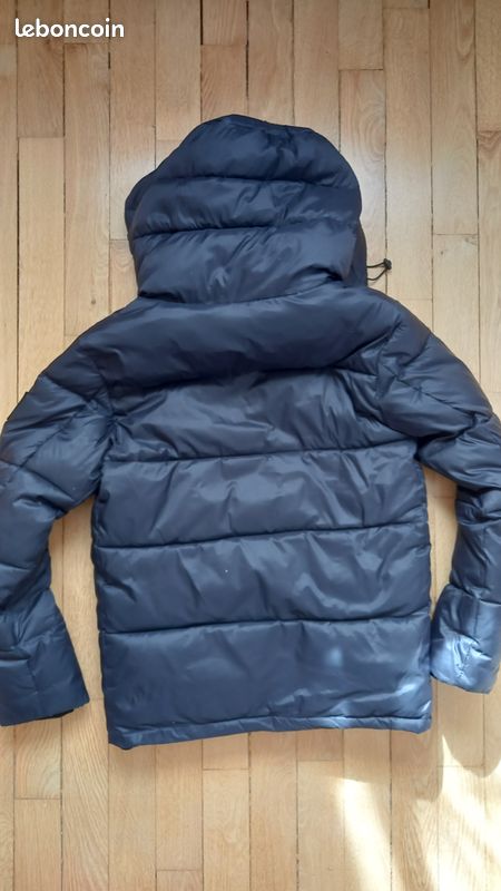 Doudoune Burberry noire taille M (image 2)