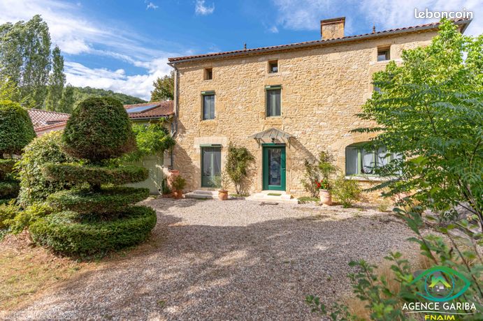 Propriété 7 pièces 300 m²