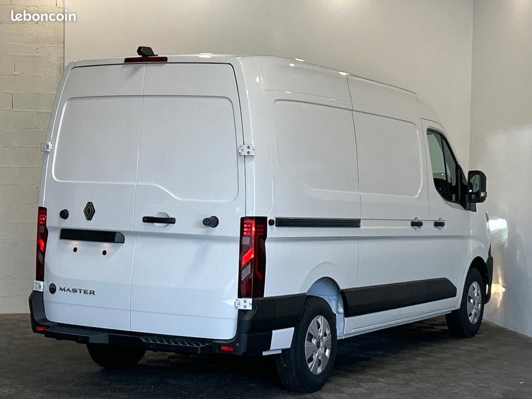 Renault Master FOURGON FG BLUE DCI 150 L2H2 3T5 TR ADVANCE (image 3)