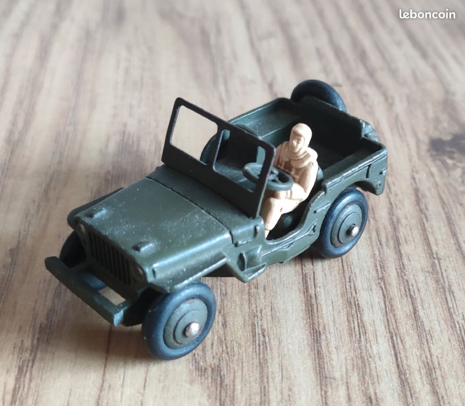 Jeep militaire WW2 dinky toys d époque années 60 1/43 (image 1)