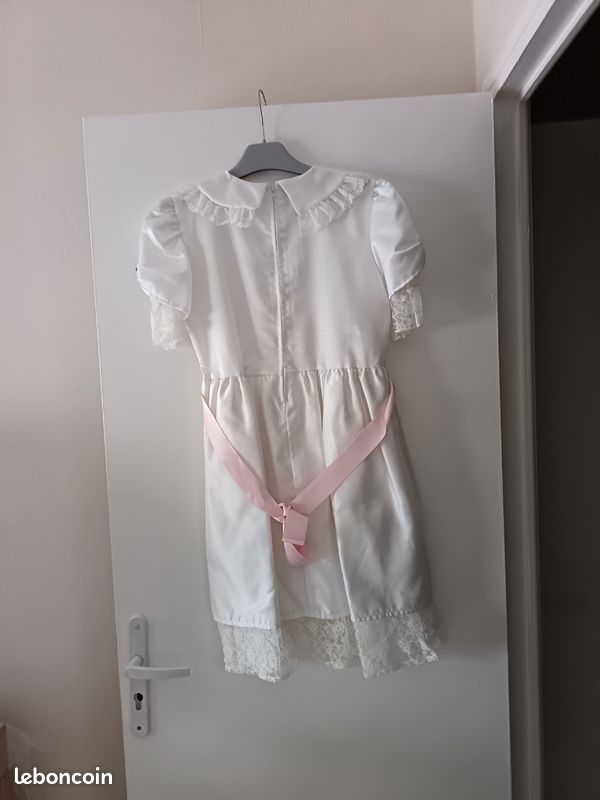 Robe de cérémonie (image 1)