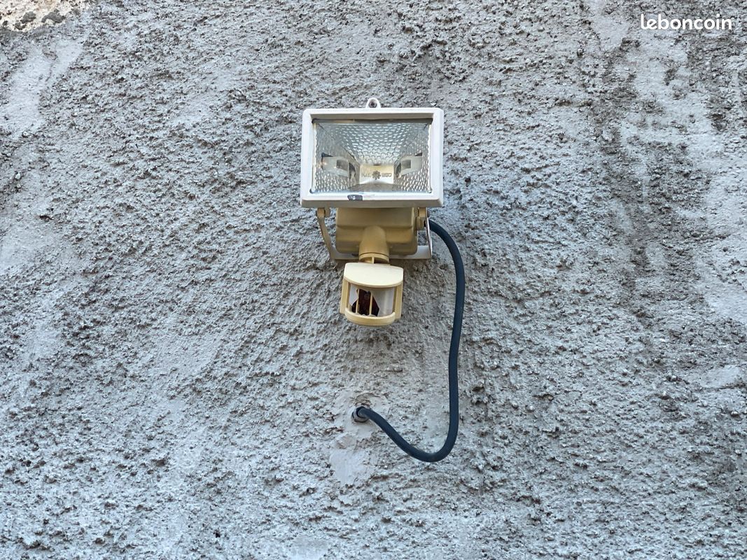 Projecteur halogène extérieur (image 1)
