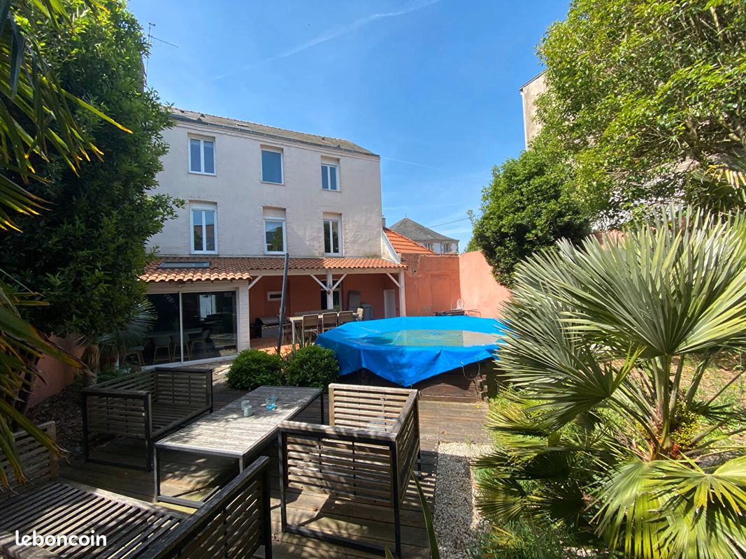 Maison 8 pièces 201 m² · à Cholet · 201 m² · 420 000 €