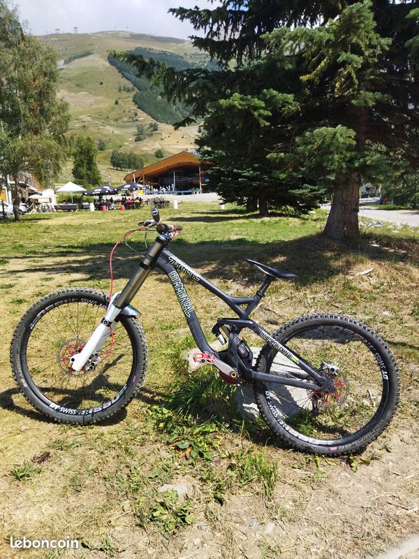 Commencal suprême DH Park v3 2015 (image 1)