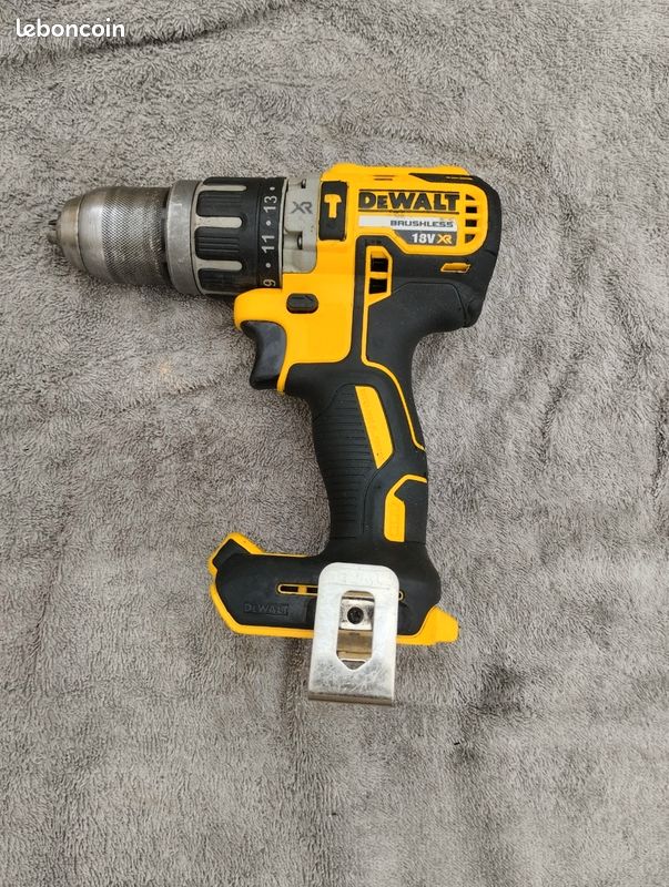 Perceuse visseuse à percussion 18V DEWALT DCD796 (image 1)