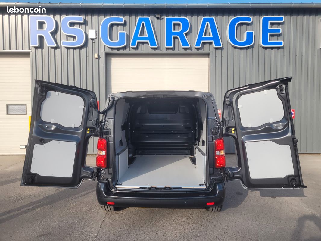 CITROEN JUMPY III Phase 2 FOURGON STANDARD « M » 2.2 Blue HDI 150 EAT8 03 PLACES NEUF avec 2 PORTES LATÉRALES + HABILLAGE BOIS COMPLET + PACKS LOOK – CONNECTIVITÉ – CAMÉRA ( Prix de Vente 29 990 HT ) (image 3)
