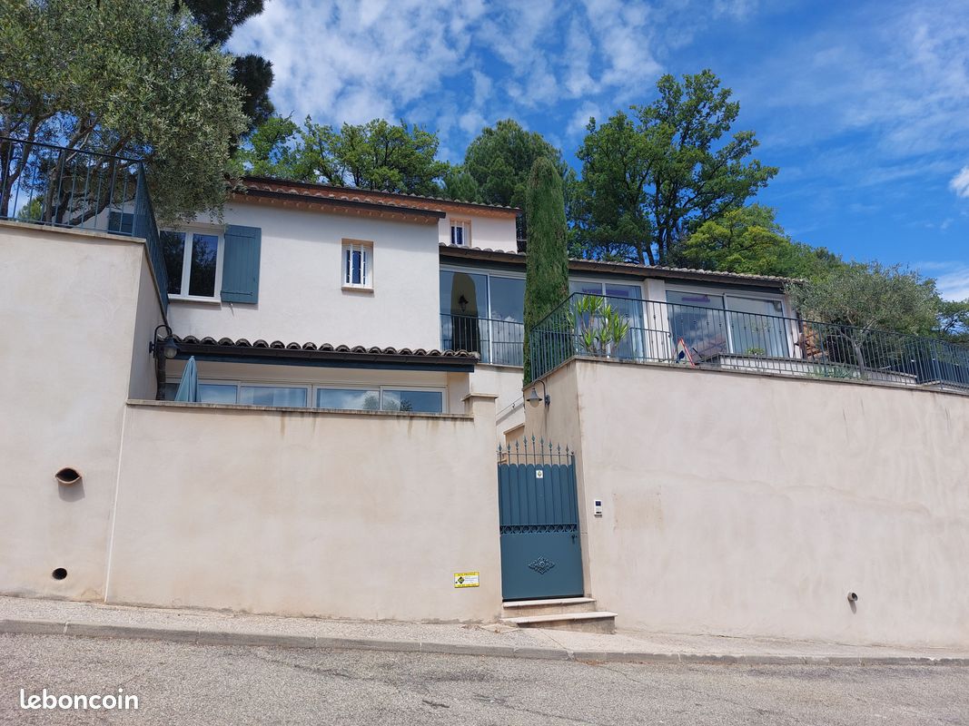 Maison 5 pièces 180 m² · à Vaison-la-Romaine · 180 m² · 1 800 €/mois