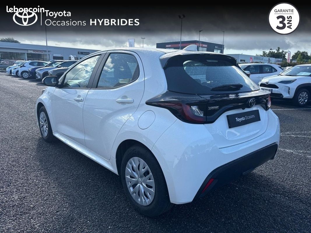 Toyota Yaris 116h Design 5p MC24 (image 2)