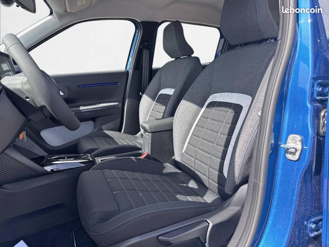 Citroën C3 Hybride 110 ch Automatique - Plus (image 11)