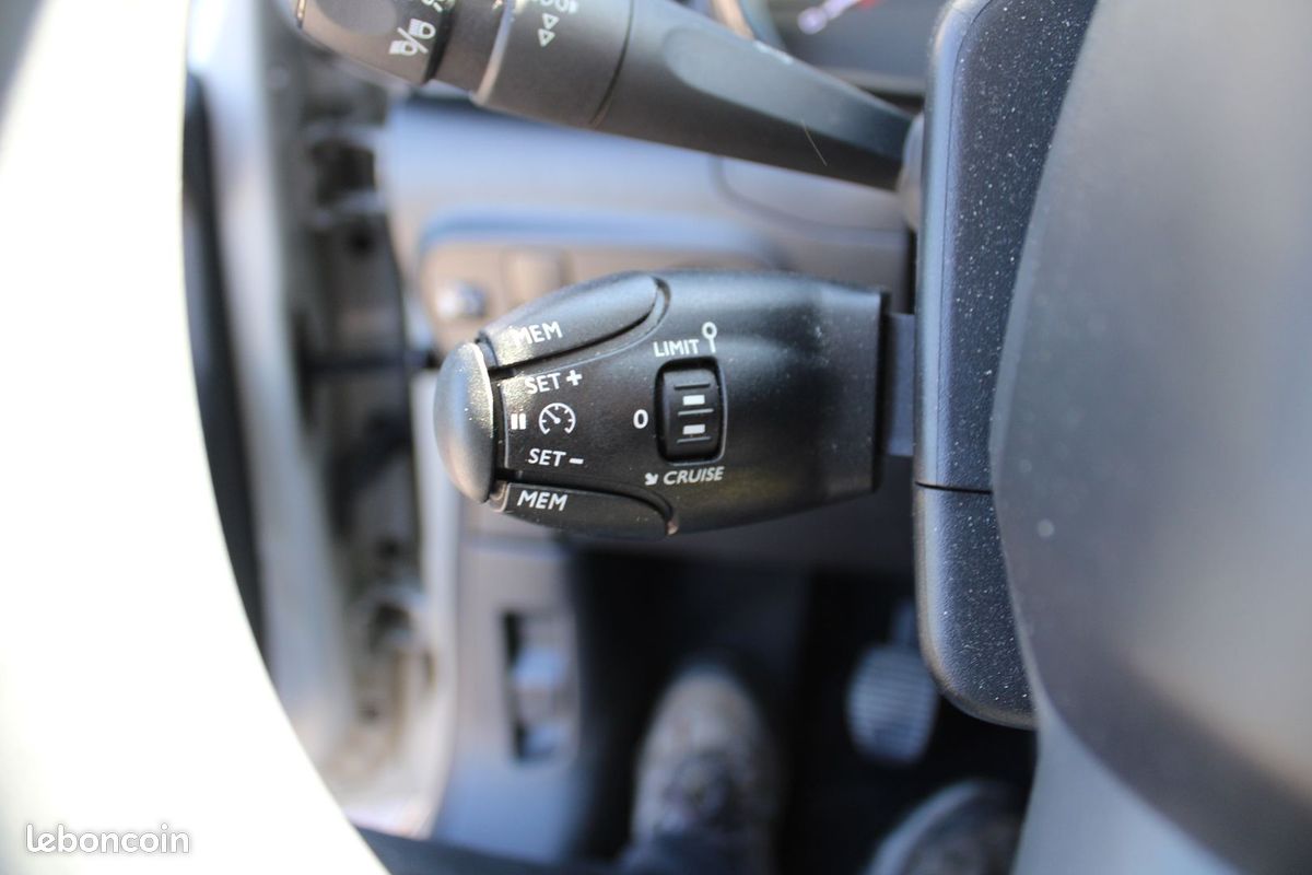 Citroen C3 PHASE 4 C-SERIES 83 CV ESSENCE GPS LINK USB BLUETOOTH RÉGULATEUR FULL LEDS CLIM AUTO (image 10)