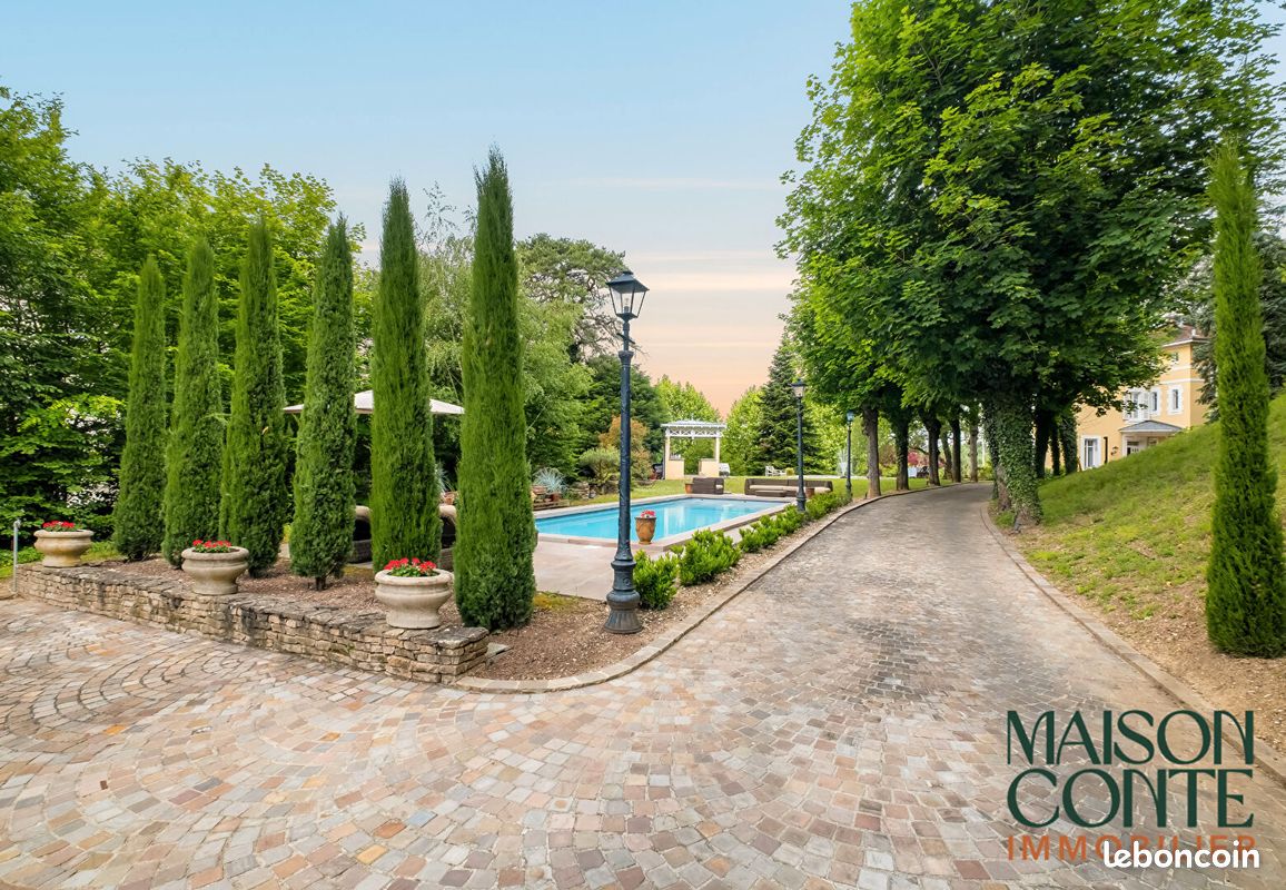 Maison 10 pièces 264 m² · à Caluire-Et-Cuire · 264 m² · 2 290 000 €