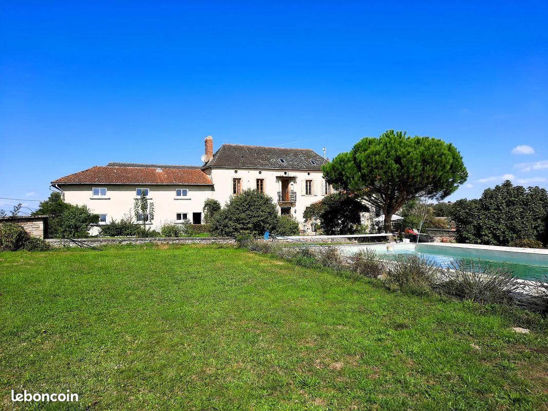 Maison 6 pièces 240 m² · à Montirat · 240 m² · 385 000 €