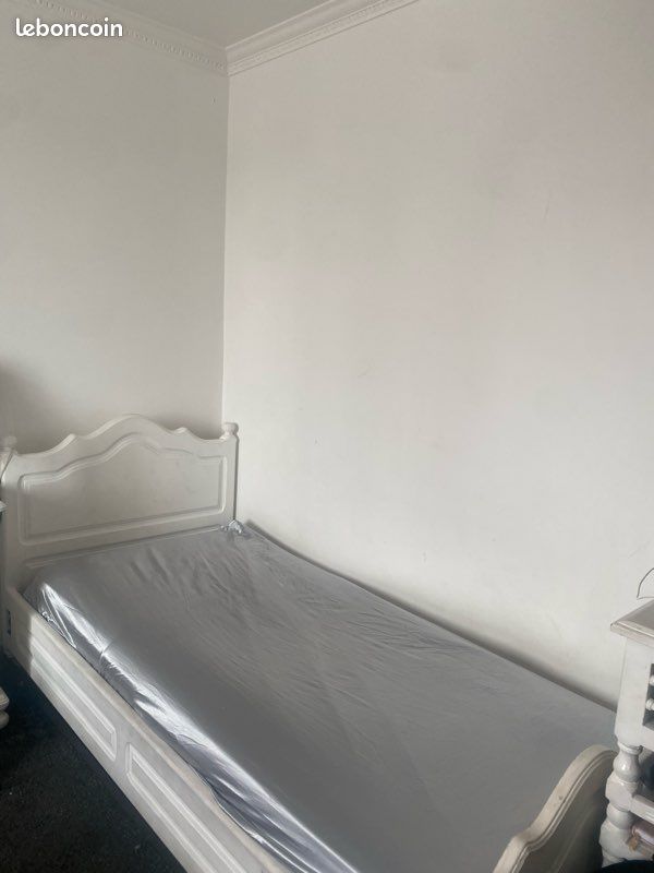 Lit (image 1)