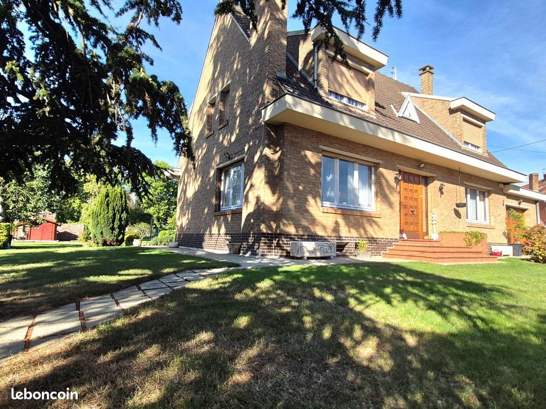 Maison 8 pièces 182 m² · à Merville · 182 m² · 348 000 €