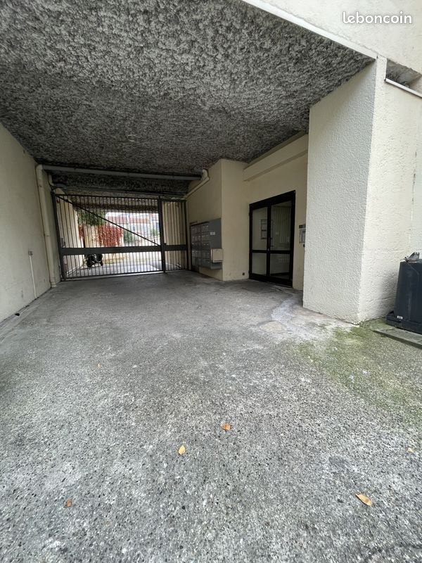Parking/box Bordeaux · 85 €/mois