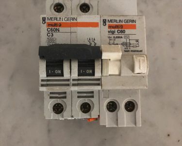 Disjoncteur Bipolaire C60N Merlin Gerin C3 - Réf 24198, Occasion Fonctionnel