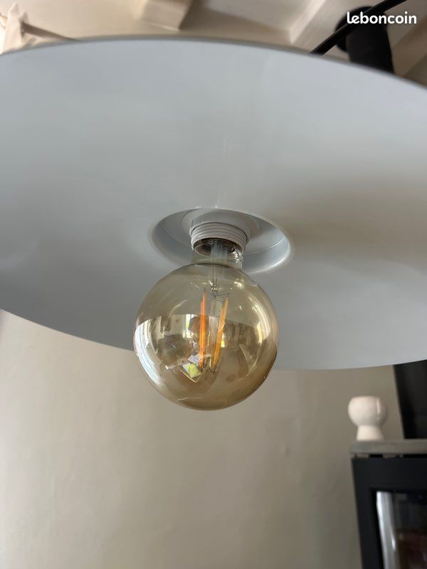 Lampadaire avec tablette (image 4)
