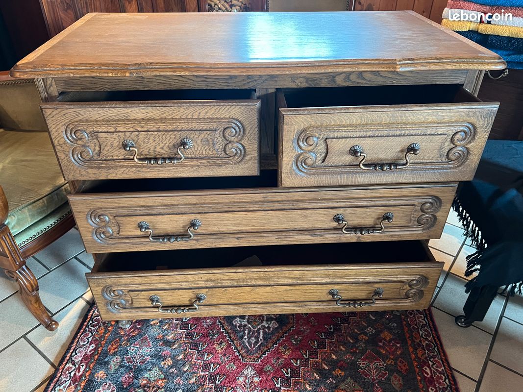 Jolie Commode Vintage en Chêne 4 Tiroirs avec Poignées Dorées Patinées Hauteur 86cm Largeur 89 cm (image 4)
