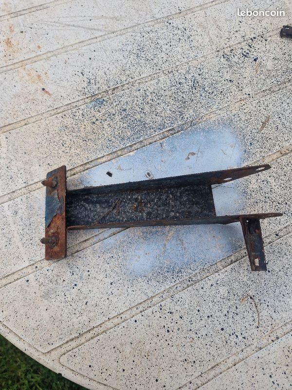 Support de bocal de frein de méhari (image 1)