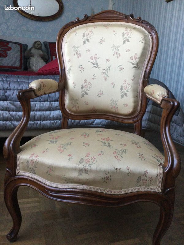 Fauteuil et chaise basse (image 3)