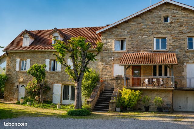 Maison 14 pièces 340 m² · à Sainte-Croix · 340 m² · 470 000 €
