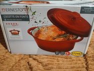 Cocotte en fonte émaillée noire marque Ernesto - Arts de la table
