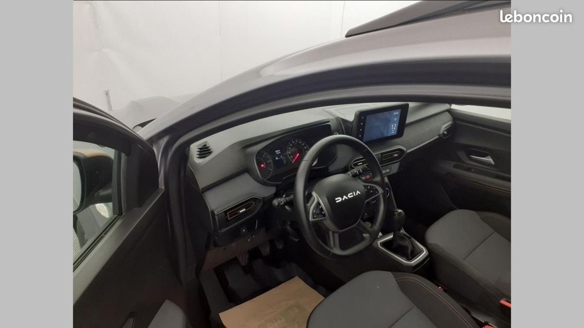 Dacia Jogger TCe 110 7 pl Extreme (image 8)