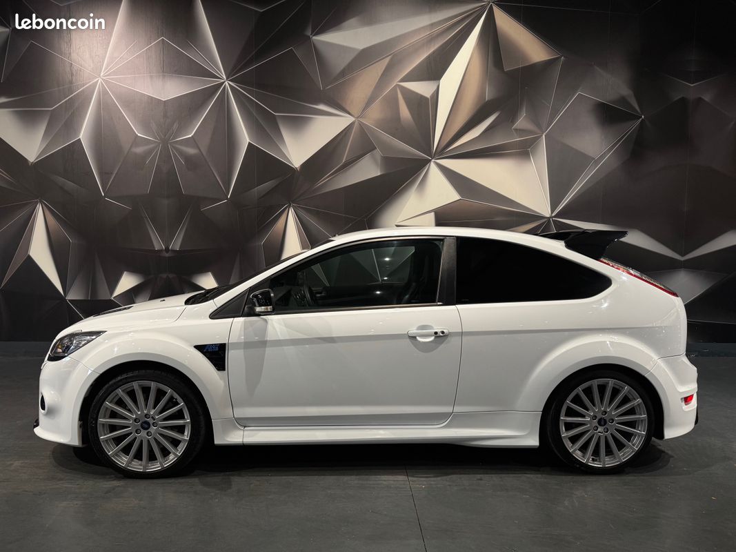 Ford Focus RS Phase 2 MK2 2.5 T 305 CH Essence 3 Portes Pack RS Blanc Glacier Recaro Sport Radar Climatisation 2010 (image 2)