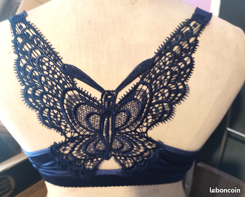 Soutien-gorge bleu dentelle dorsale en forme de papillon. Taille 100C (image 7)