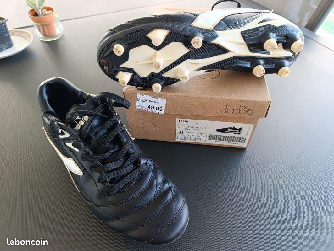 Crampons Foot Diadora – Argent/noir/bleu – Jeunesse US 3.5 / EUR 35.5 – Très Bon état