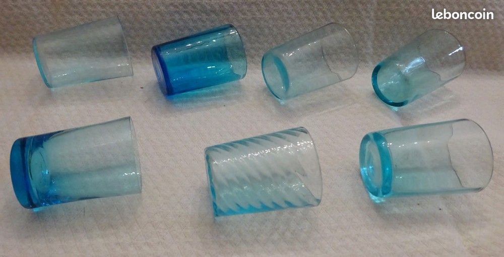Ensemble de verres à liqueur en verre bleu (image 2)