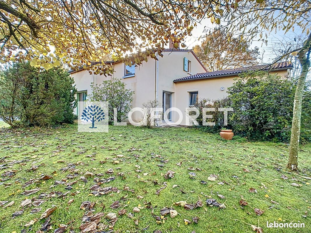 Maison 6 pièces 169 m² - Bressuire 79300 (image principale 1)