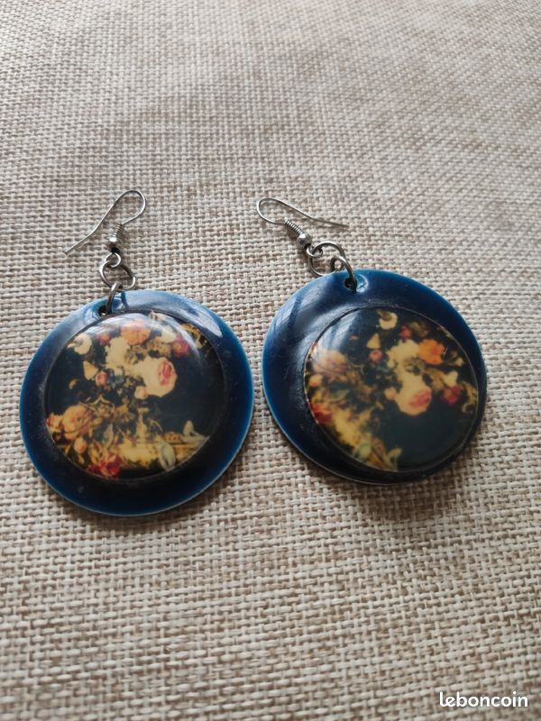 Boucles d'oreilles bleu fleurs (image 3)