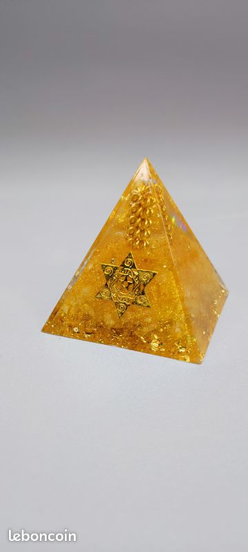 Pyramide décorative (image 7)