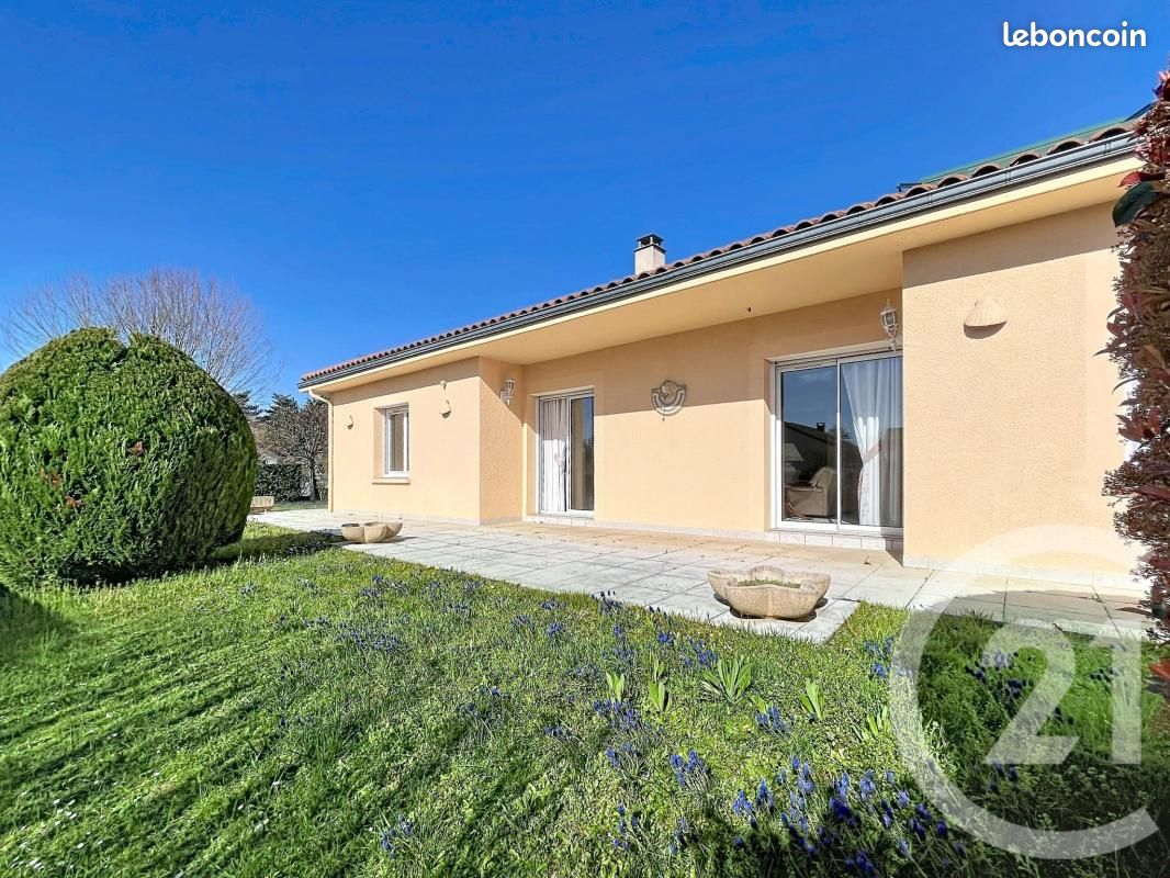 Maison 6 pièces 219 m² · à Mozac · 219 m² · 449 000 €