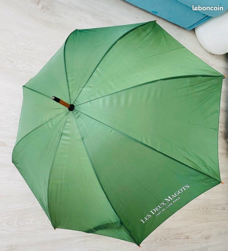 Parapluie coeur rouge romantique mariage