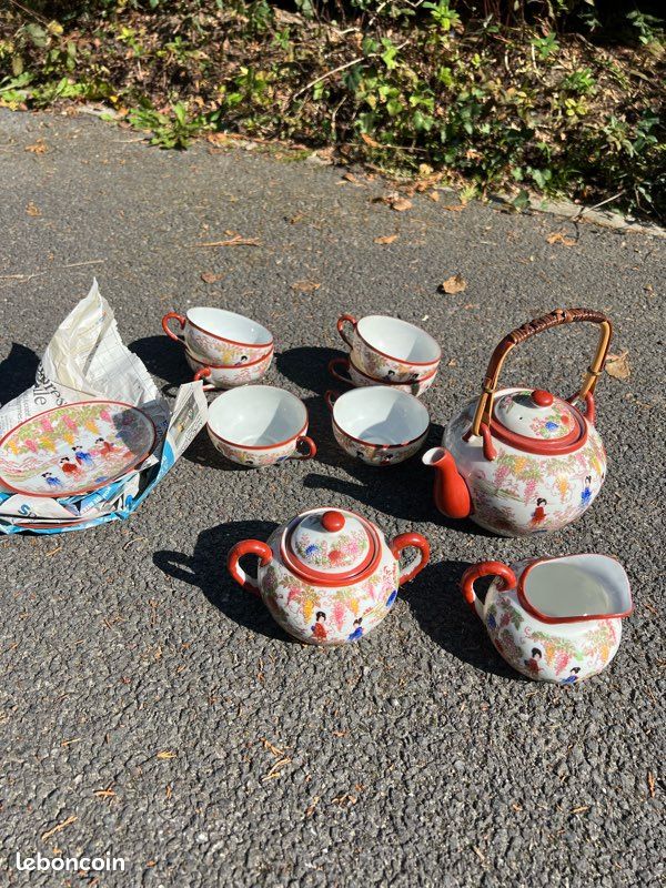 Service à thé japonais en porcelaine décor geisha (8 pièces) (image 2)