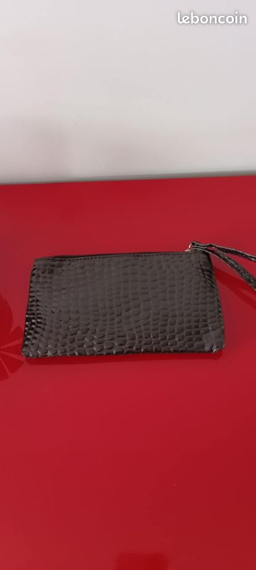 Pochette porte-monnaie noir avec cordon de poignet (image 5)