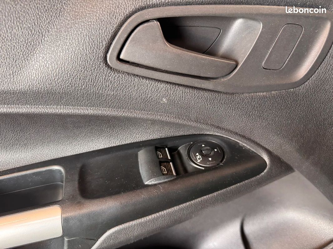 FORD TRANSIT CONNECT CABINE APPROFONDIE 1.5 ECOBLUE 120 S&S BVA8 Trend CAMÉRA DE RECUL / ANDROID AUTO / ATTELAGE / ENTRETIEN COMPLET (image 40)