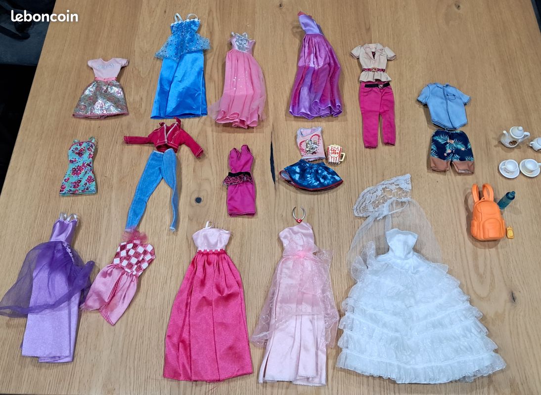 Vêtements Vintage Barbie Des Années 1990 - Robes Mattel Originales - Pour Collectionneurs - Fabriqué à Taïwan