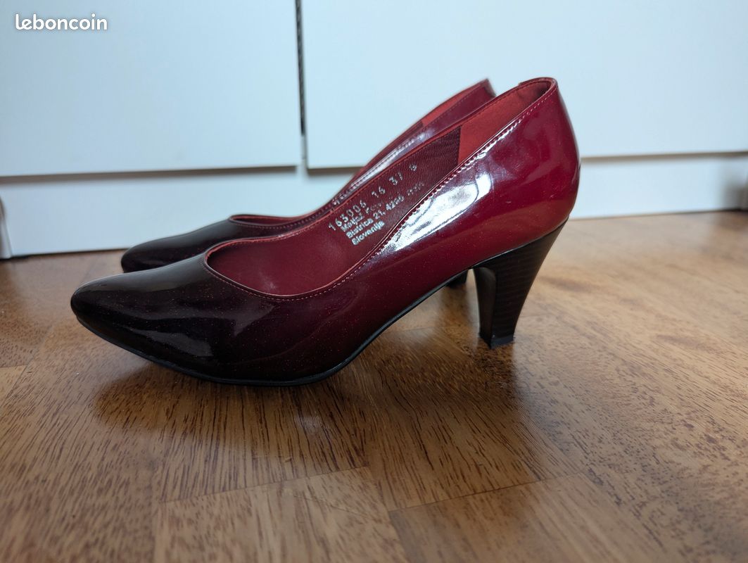 Escarpins neufs en cuir vernis rouge dégradé Chaussures