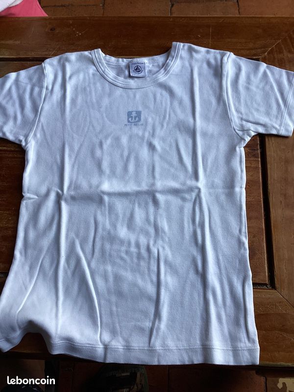 T shirt (image 1)