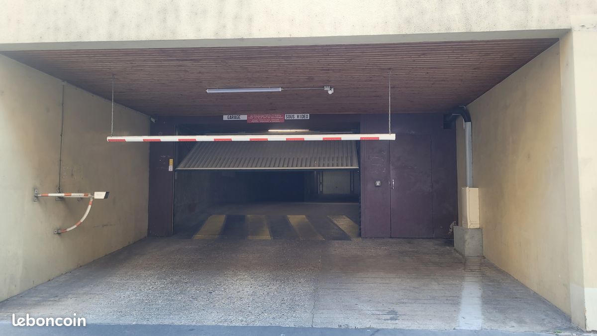 Box garage sécurisé Stationnement à 2 min gare Lyon Perrache (image 2)