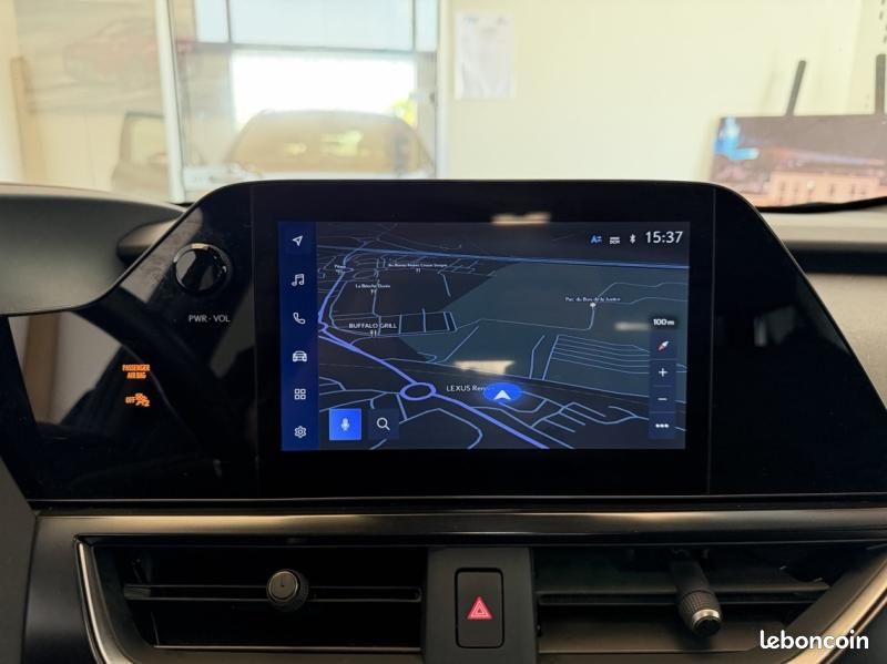 Lexus UX 250h F SPORT Design 2WD (image 18)